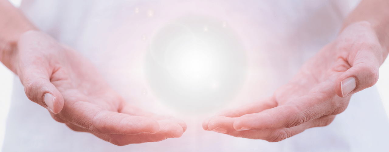 Scopri perché nelle tecniche energetiche non siamo autori della guarigione ma semplici ponti dell’energia universale. Il libero arbitrio e il rispetto delle scelte sono la chiave. il mito dell onnipotenza nelle tecniche energetiche siamo ponti non autori di guarigione