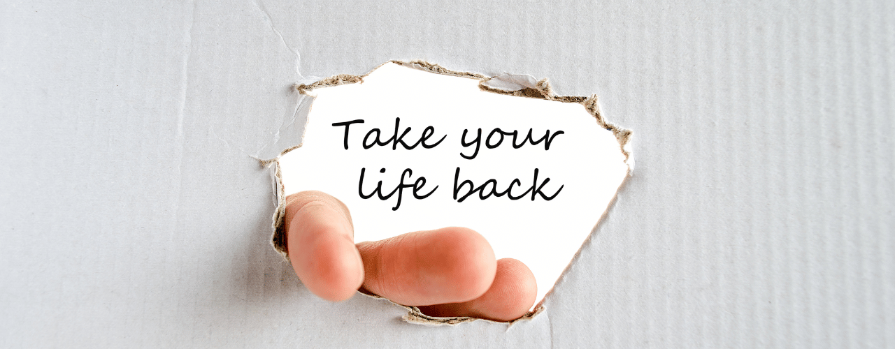 Ci sono momenti nella vita in cui ci sentiamo persi, bloccati o semplicemente fuori rotta. Questi momenti possono essere scatenati da eventi esterni come una crisi lavorativa, una relazione che si interrompe o semplicemente un momento in cui la vita sembr riprendere in mano la propria vita un viaggio verso la crescita personale e spirituale